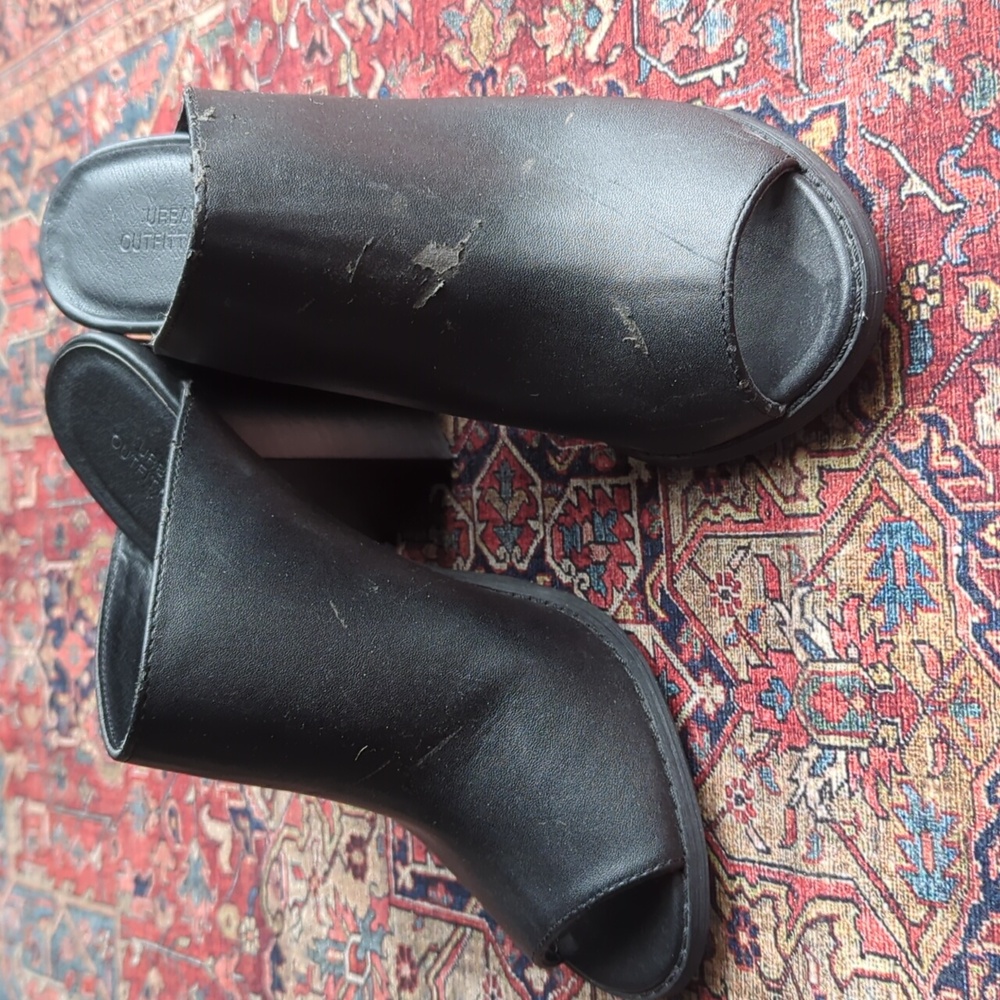 Urban Outfitters Black Open-Toe Mules - Picture 4 of 16